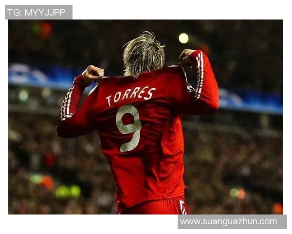 三位传奇足球巨星汇聚一堂，挑战足坛巅峰，点燃球迷激情与梦想