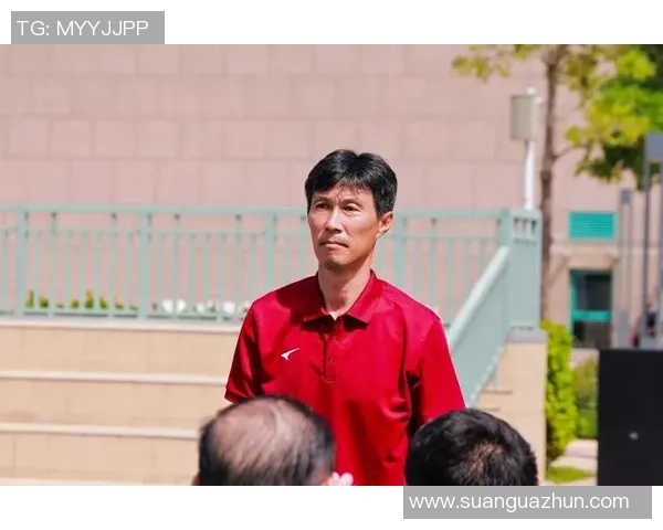 中国足球传奇球星区楚良：从守门员到足球名宿的辉煌历程