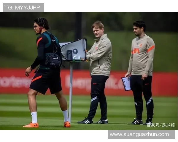 戴头套踢足球的球星勇敢挑战伤痛展现顽强拼搏精神