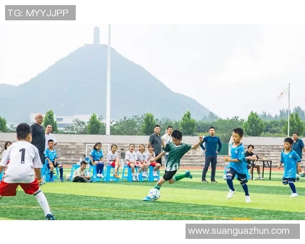 球星亲述比赛幕后故事 揭秘足球赛事中的激情与挑战