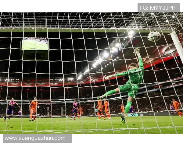 荷兰足球明星德隆的职业生涯与成就回顾